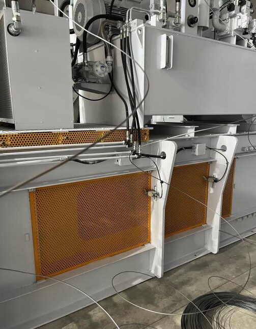 全カバー安心設計。開放時機械停止
回路